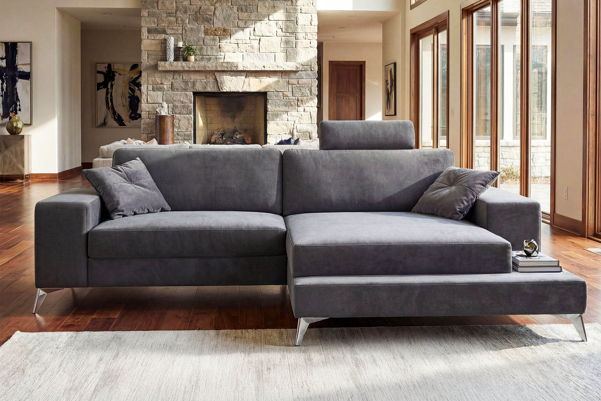 Maximilian IV [S] Kleines Stoffsofa mit Ottomane
